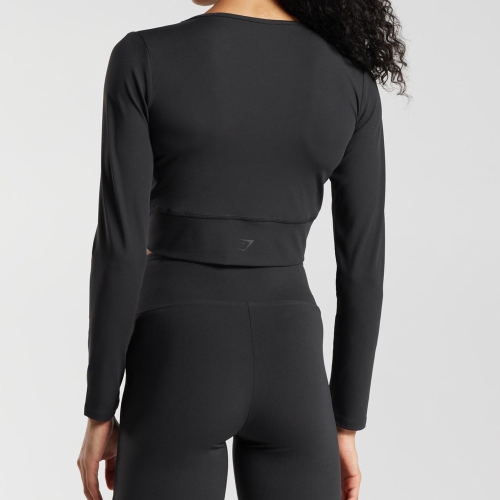 Gymshark Crossover Long Sleeve Crop Top - Black Tee - Picture 4 of 9
